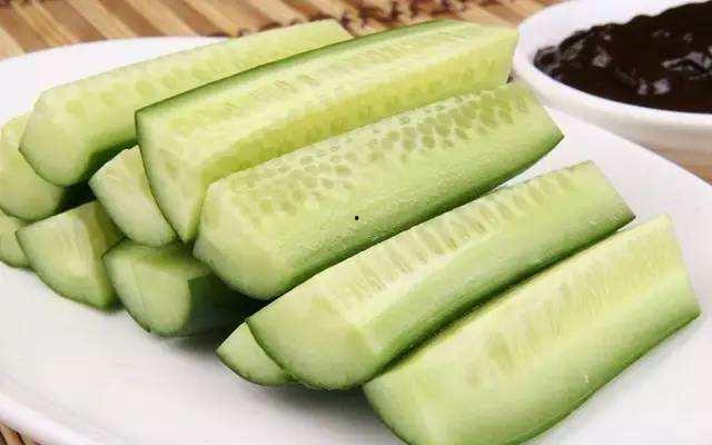 为什么吃瓜上火,夏日消暑还是火上浇油？揭秘吃瓜上火的真相